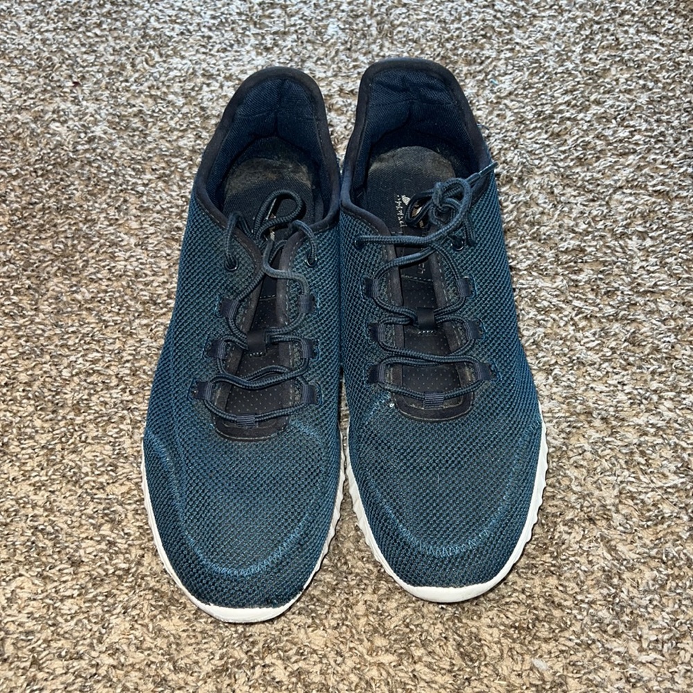 Men’s navy athletic sneakers, size 12